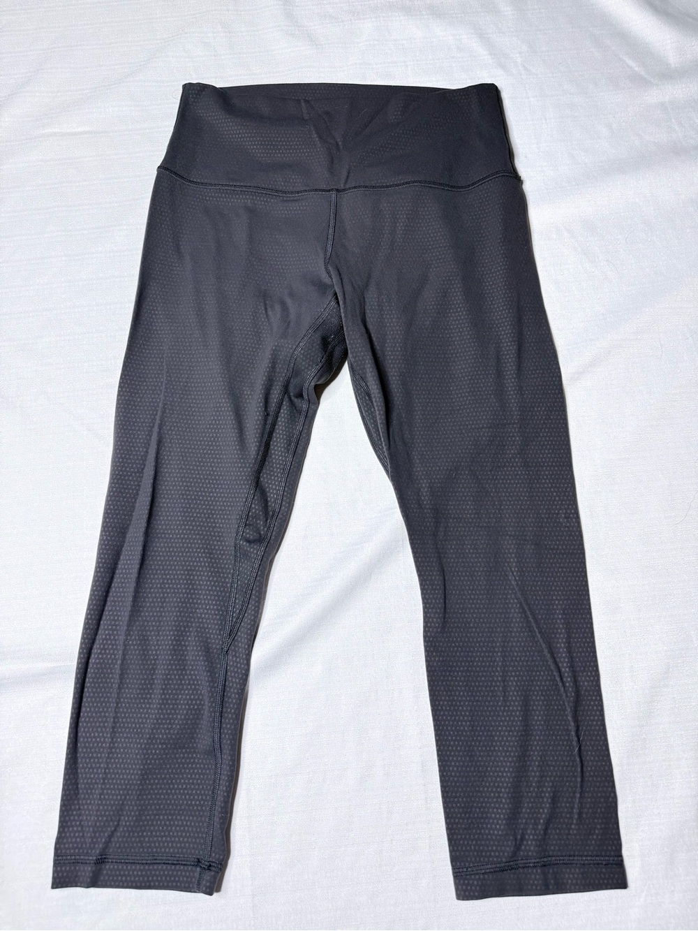 Lululemon Leggings size 8  Align Crop 21" High Rise Diverge Emboss Black